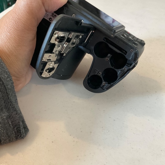 Sanyo VPC-E2100 Digital Camera For Parts Only - Picture 3 of 15